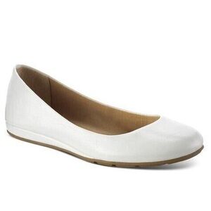 NWOT Sun + Stone Diana White Ballet Flats Size 8 Classic Comfort Shoes